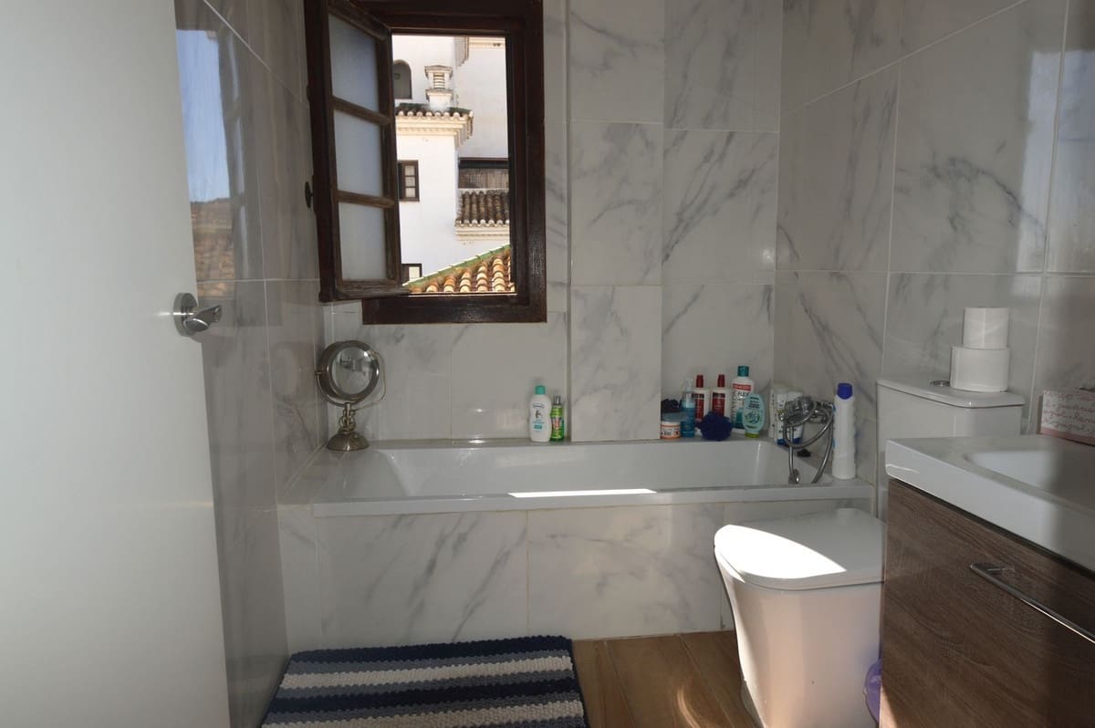 2 makuuhuone Huoneisto myytävänä paikassa La Duquesa / Puerto de la Duquesa - 375 000 € (Ref: 8344671)