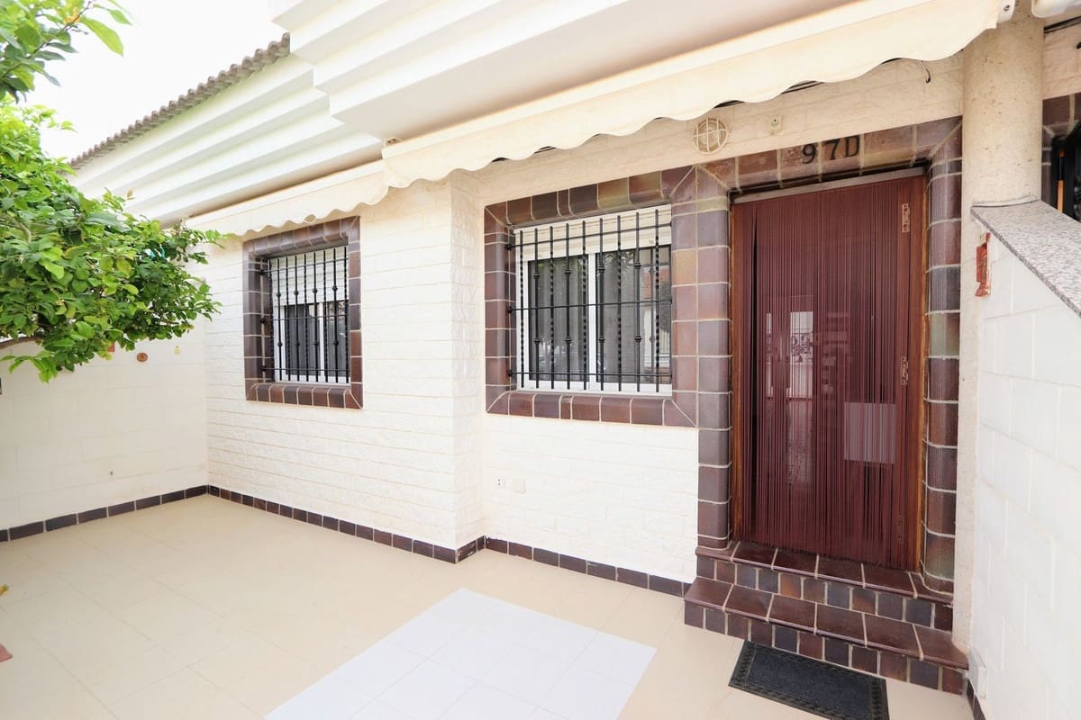 4 bedroom Villa for sale in Torre de la Horadada - € 249,000 (Ref: 8363082)