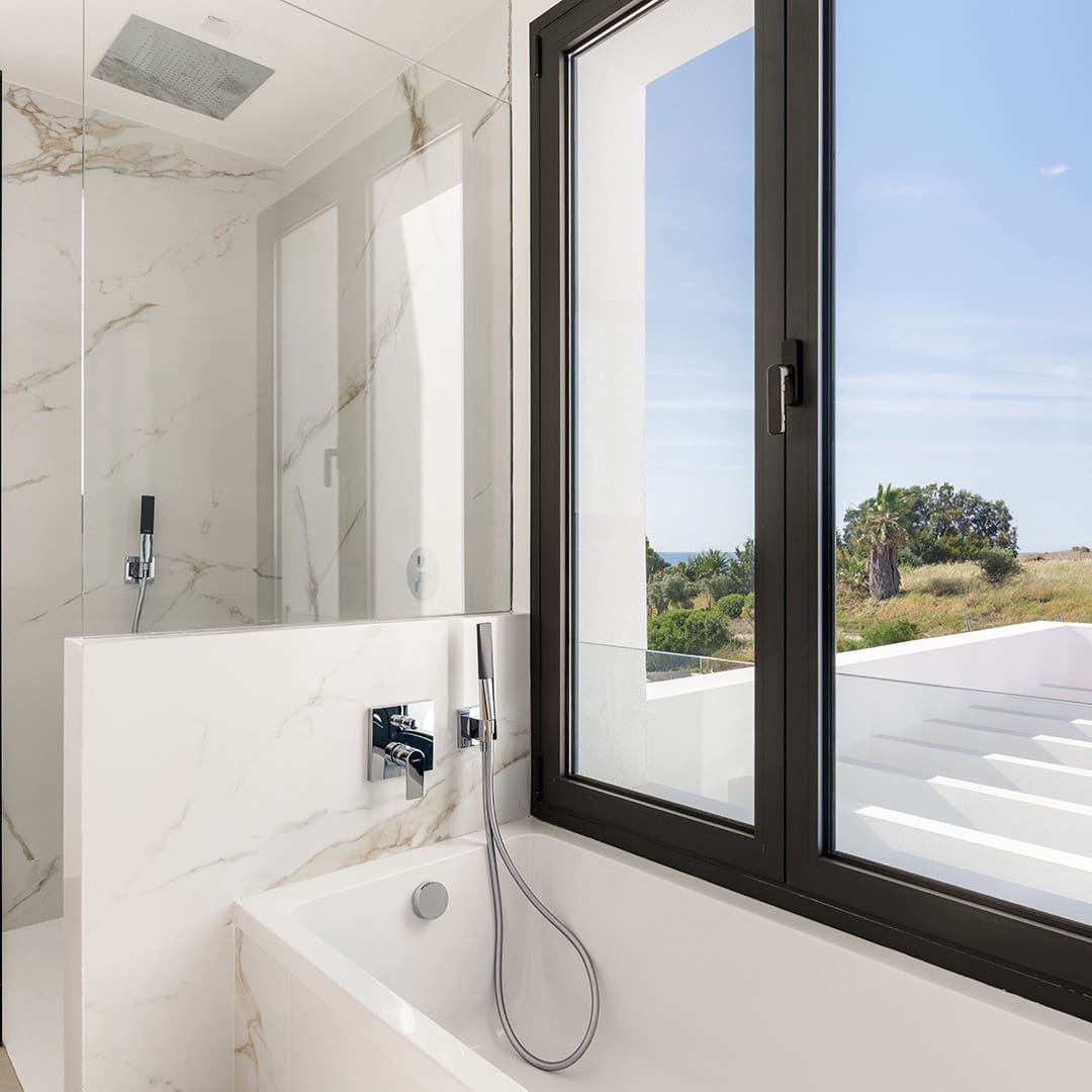 3 soveværelse Villa til salg i Estepona med swimmingpool - € 1.500.000 (Ref: 8383038)
