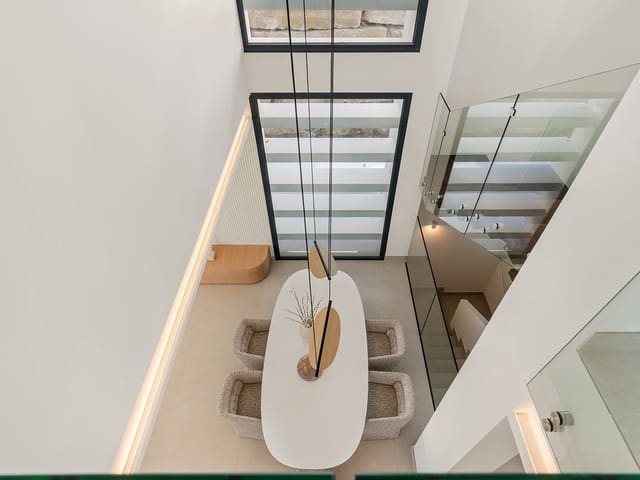 Chalet de 3 habitaciones en Estepona Golf, Estepona en venta con piscina - 1.500.000 € (Ref: 8383038)