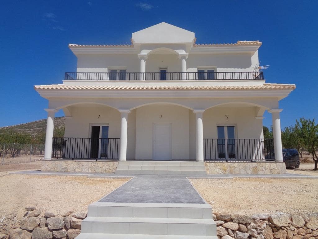 4 bedroom Villa for sale in Pinoso with pool garage - € 397,000 (Ref: 8390445)