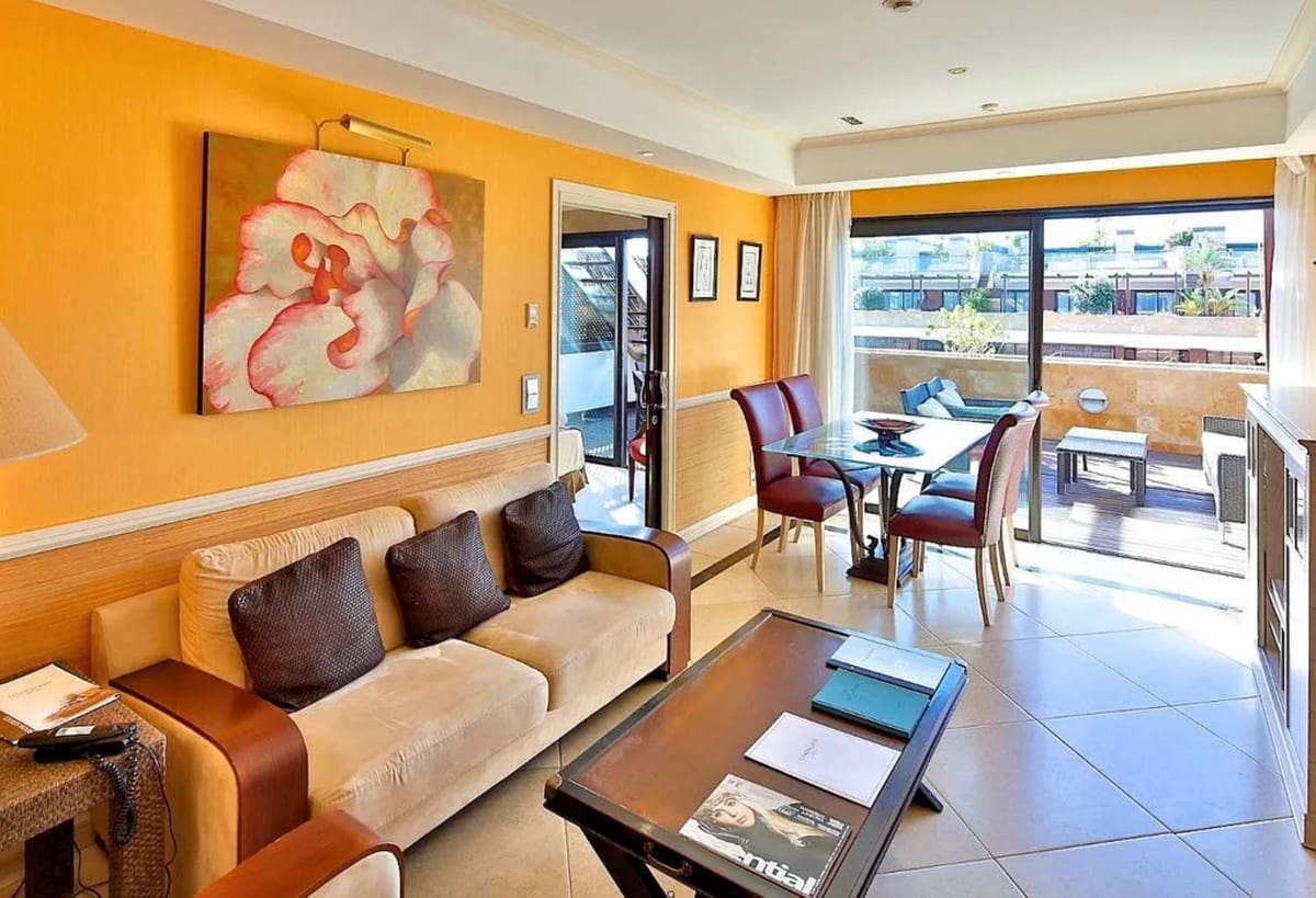 Apartamento de 2 habitaciones en Puerto Banus en venta con piscina garaje - 1.290.000 € (Ref: 8392799)