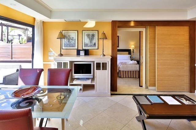 Apartamento de 2 habitaciones en Puerto Banus, Marbella en venta con piscina garaje - 1.290.000 € (Ref: 8392799)