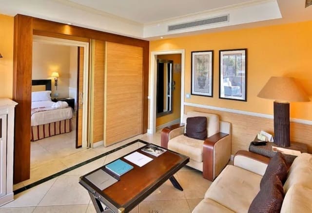 2 sypialnia Apartament na sprzedaż w Puerto Banus, Marbella z basenem garażem - 1 290 000 € (Ref: 8392799)