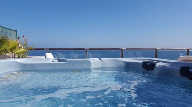 2 soveværelse Lejlighed til salg i Puerto Banus, Marbella med swimmingpool garage - € 1.290.000 (Ref: 8392799)