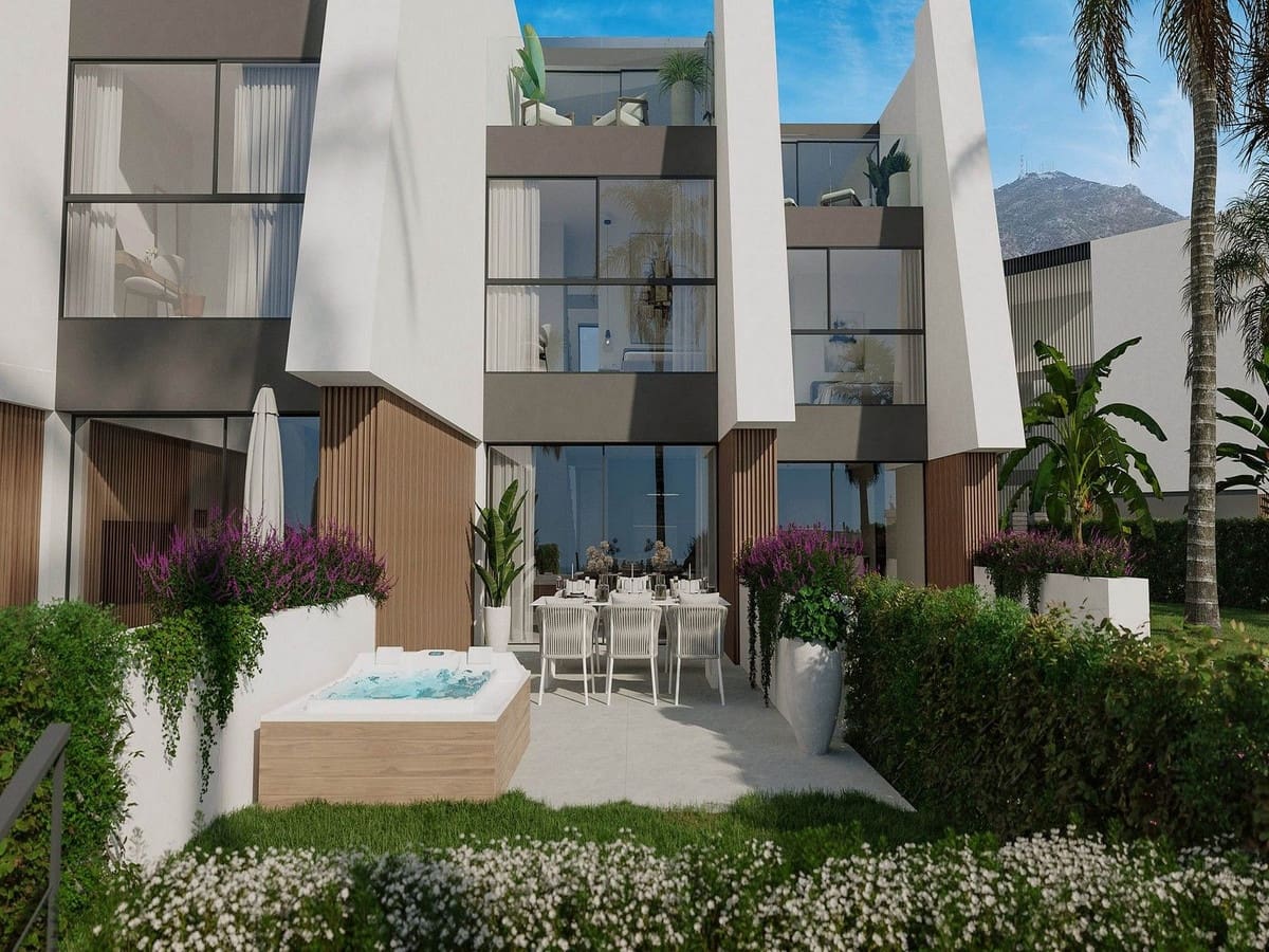 3 soveværelse Rækkehus til salg i Fuengirola med swimmingpool garage - € 645.000 (Ref: 8394952)