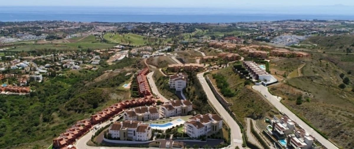 2 bedroom Apartment for sale in Benahavis with pool - € 499,000 (Ref: 8398585)