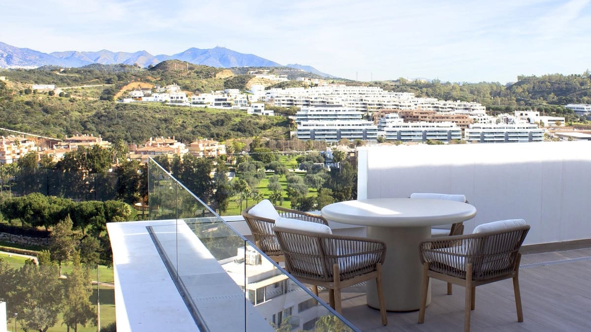 1 bedroom Penthouse for sale in La Cala de Mijas with pool - € 680,000 (Ref: 8419474)