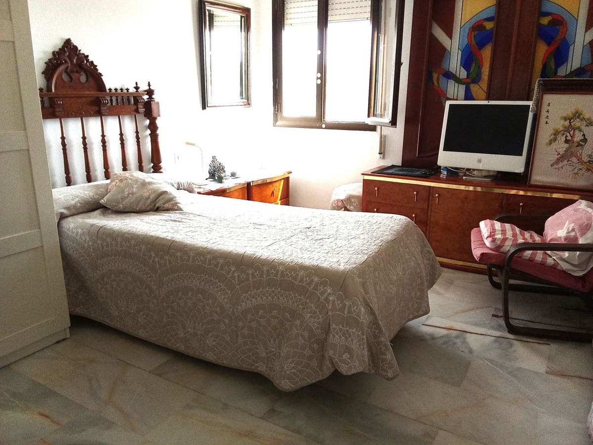 2 soverom Leilighet til salgs i Estepona med svømmebasseng garasje - € 445 000 (Ref: 8435599)