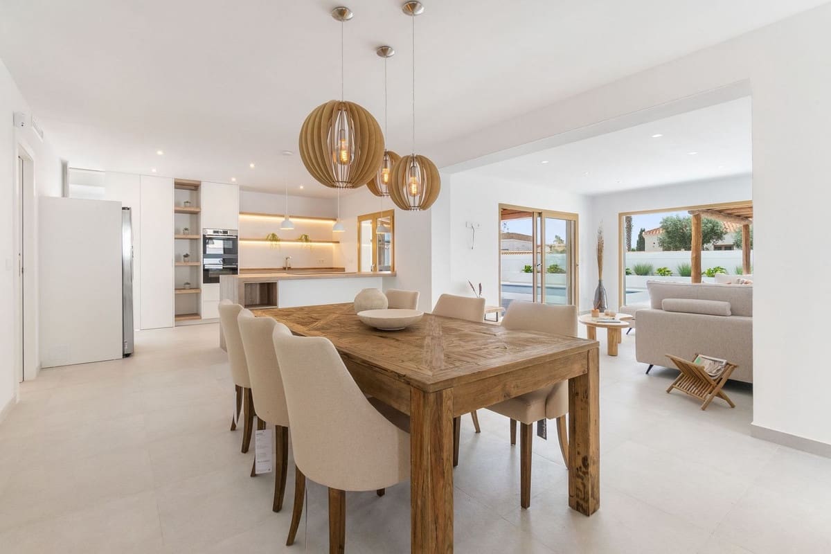 4 bedroom Villa for sale in Torrevieja with pool garage - € 795,000 (Ref: 8450059)