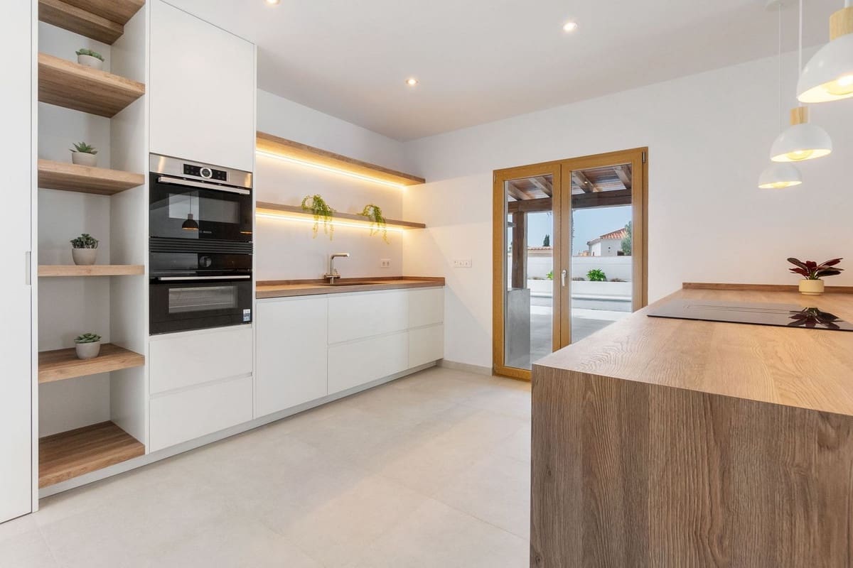 4 bedroom Villa for sale in Torrevieja with pool garage - € 795,000 (Ref: 8450059)