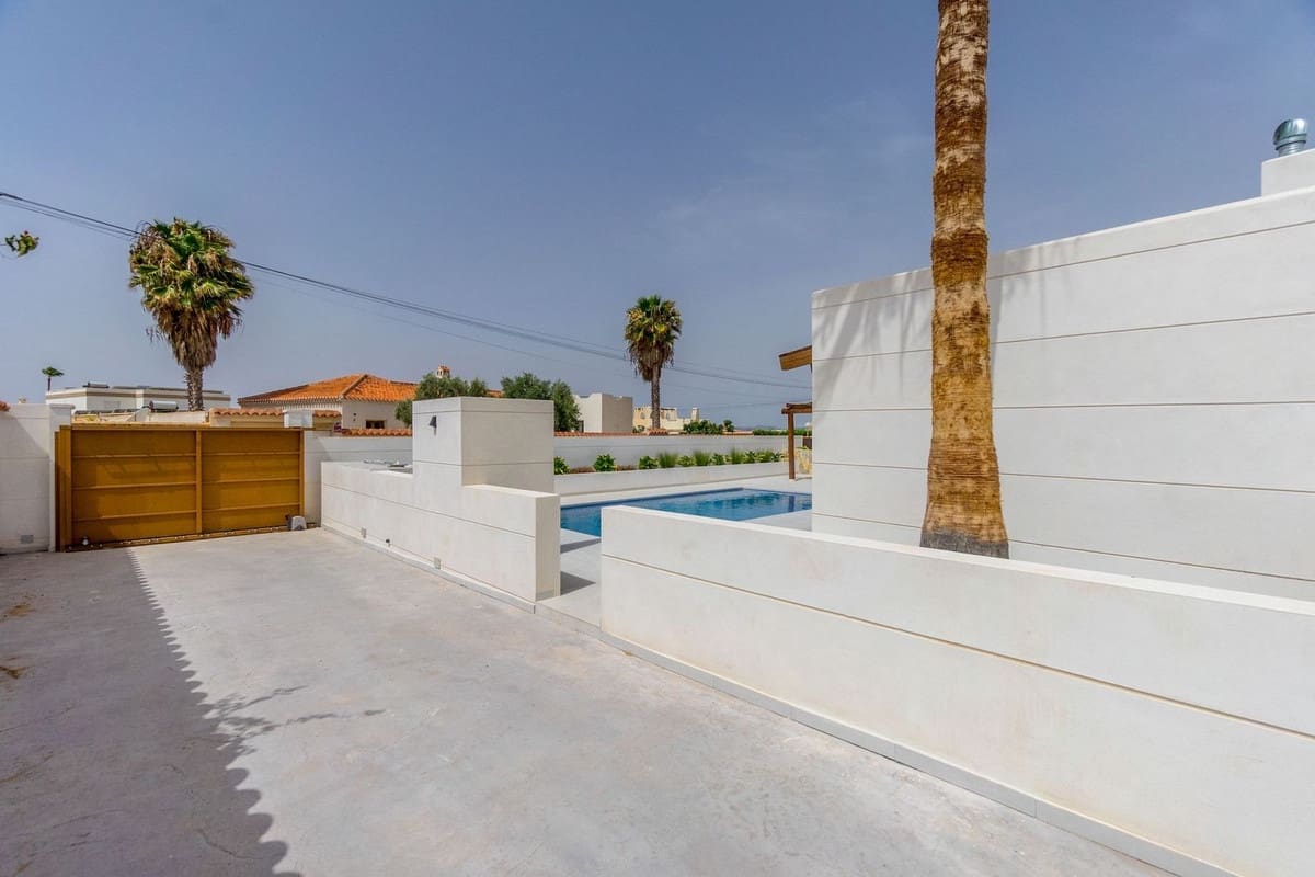 4 bedroom Villa for sale in Torrevieja with pool garage - € 795,000 (Ref: 8450059)