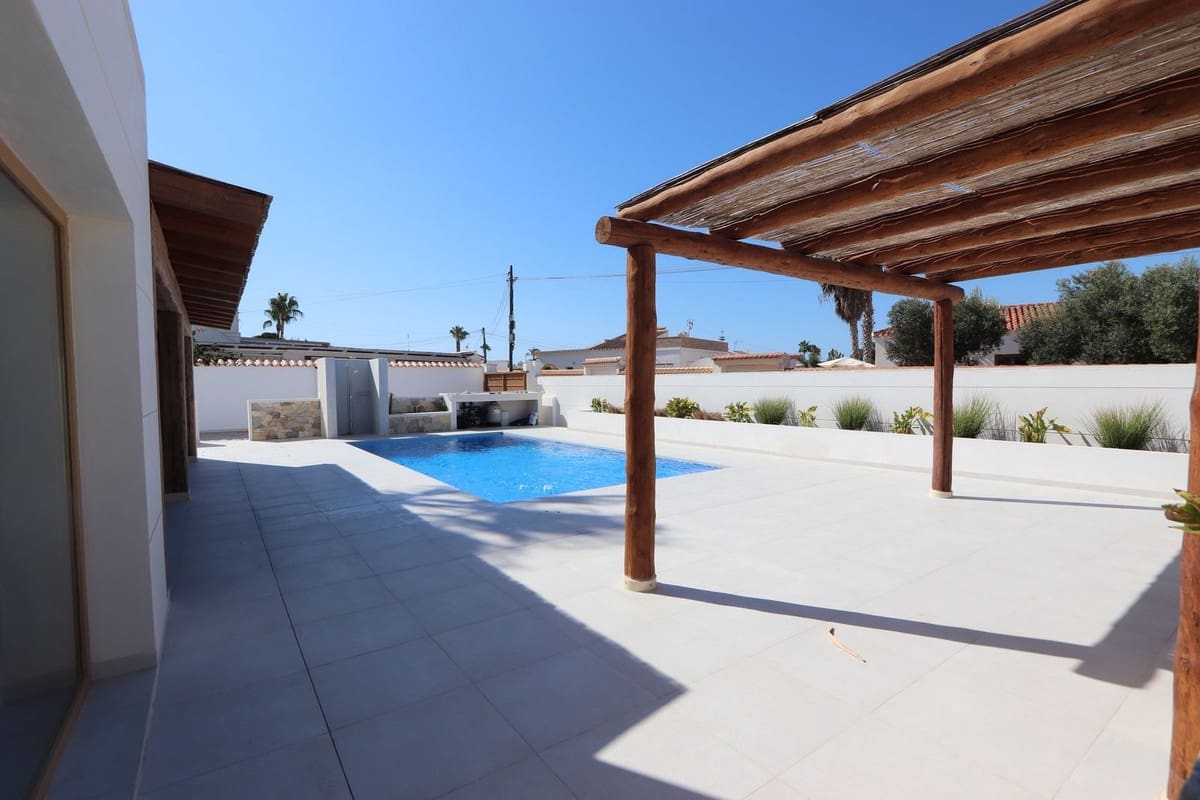 4 bedroom Villa for sale in Torrevieja with pool garage - € 795,000 (Ref: 8450059)