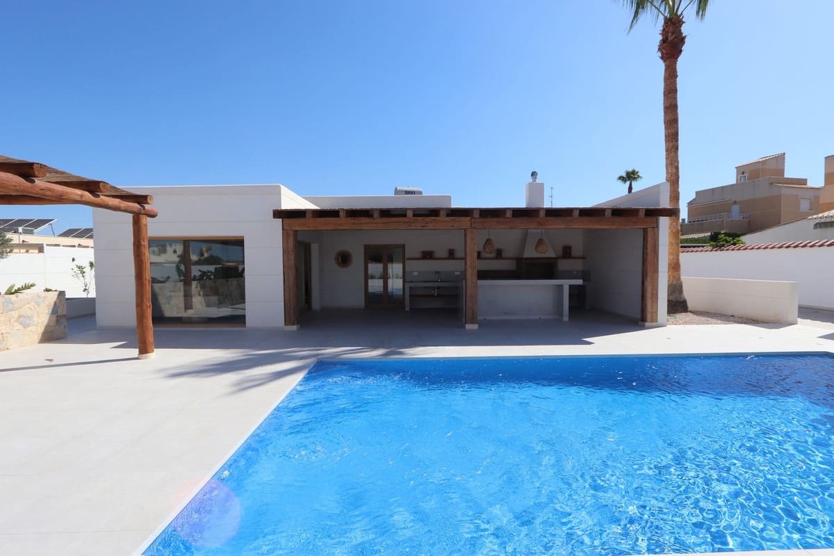 4 bedroom Villa for sale in Torrevieja with pool garage - € 795,000 (Ref: 8450059)