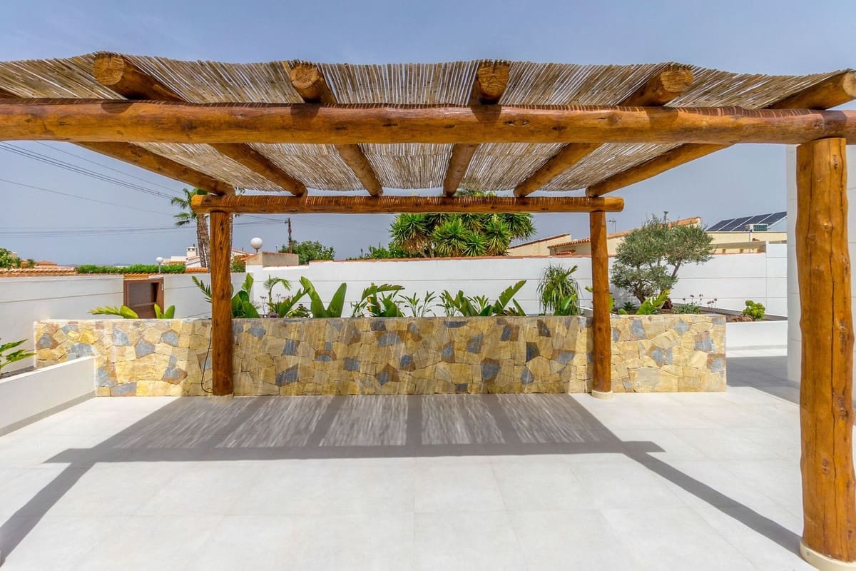 4 bedroom Villa for sale in Torrevieja with pool garage - € 795,000 (Ref: 8450059)