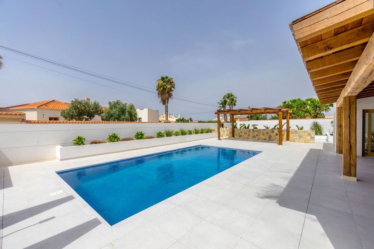 4 bedroom Villa for sale in Torrevieja with pool garage - € 795,000 (Ref: 8450059)