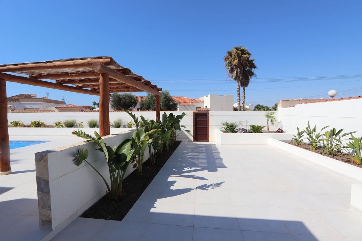4 bedroom Villa for sale in Torrevieja with pool garage - € 795,000 (Ref: 8450059)