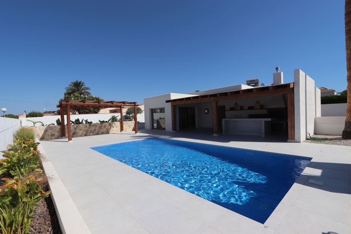 4 bedroom Villa for sale in Torrevieja with pool garage - € 795,000 (Ref: 8450059)