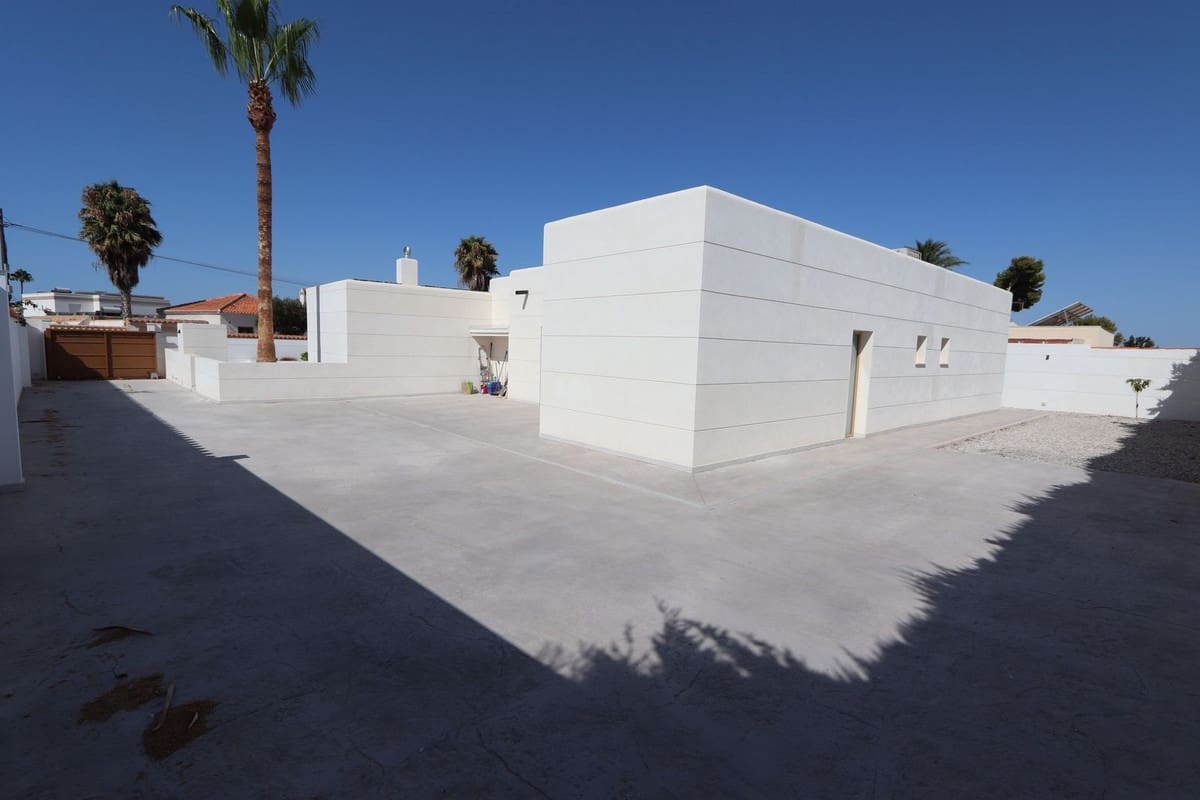 4 bedroom Villa for sale in Torrevieja with pool garage - € 795,000 (Ref: 8450059)