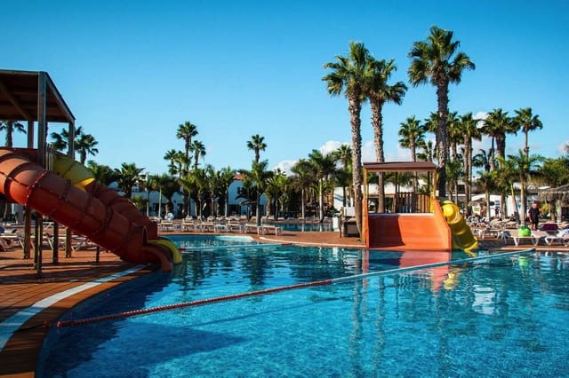 1 slaapkamer Appartement te koop in Corralejo, La Oliva met zwembad - € 147.870 (Ref: 8460309)