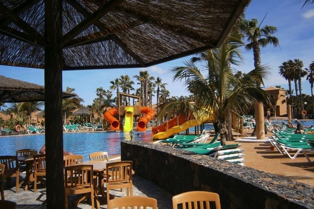 1 slaapkamer Appartement te koop in Corralejo, La Oliva met zwembad - € 147.870 (Ref: 8460309)