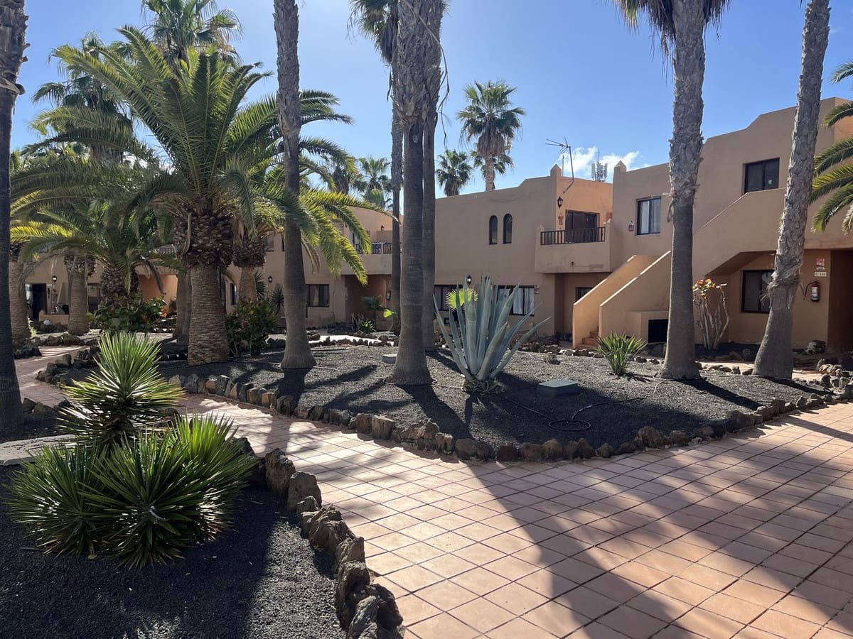 1 slaapkamer Appartement te koop in Corralejo met zwembad - € 147.870 (Ref: 8460309)