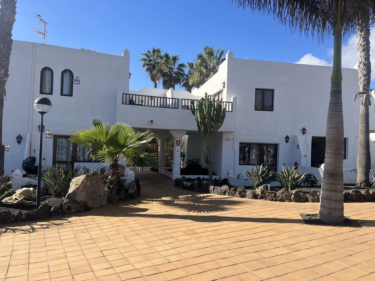 1 slaapkamer Appartement te koop in Corralejo met zwembad - € 147.870 (Ref: 8460309)