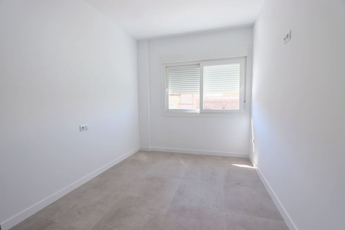 Apartamento de 3 habitaciones en Pilar de la Horadada en venta - 229.000 € (Ref: 8463890)