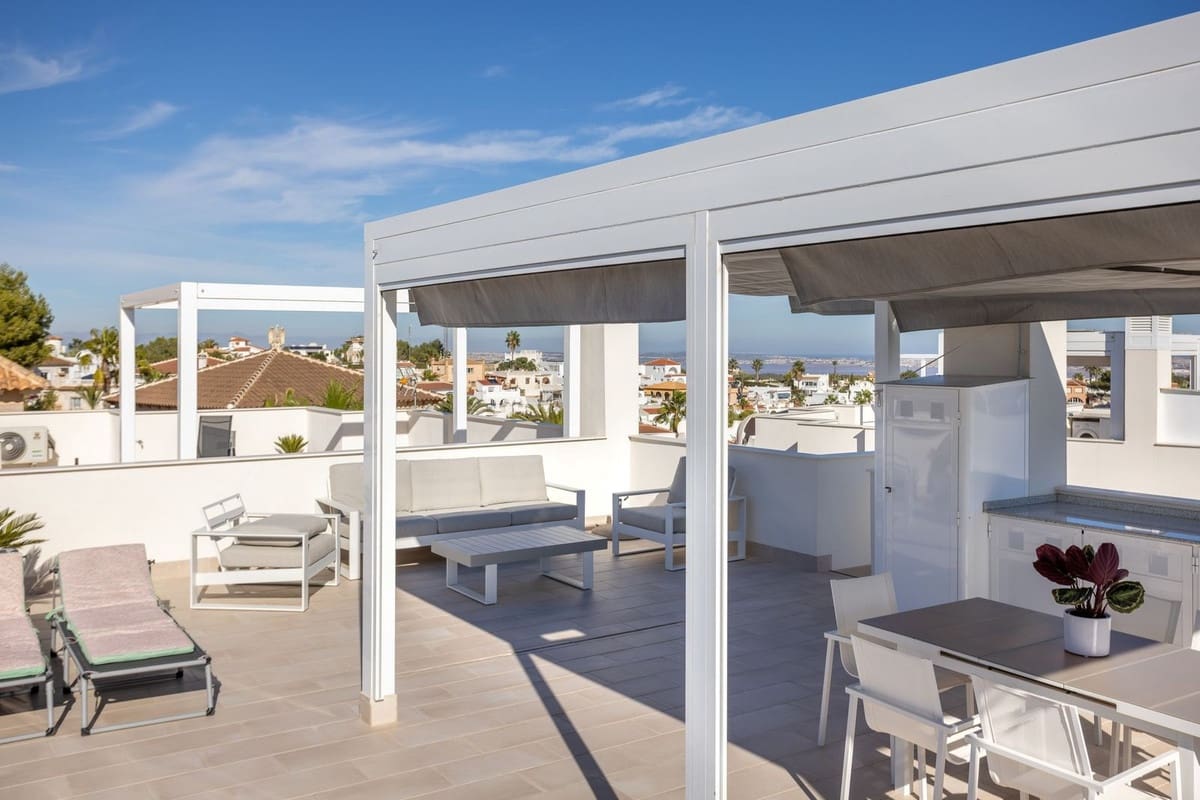 2 bedroom Apartment for sale in Villamartin with pool garage - € 299,500 (Ref: 8467872)