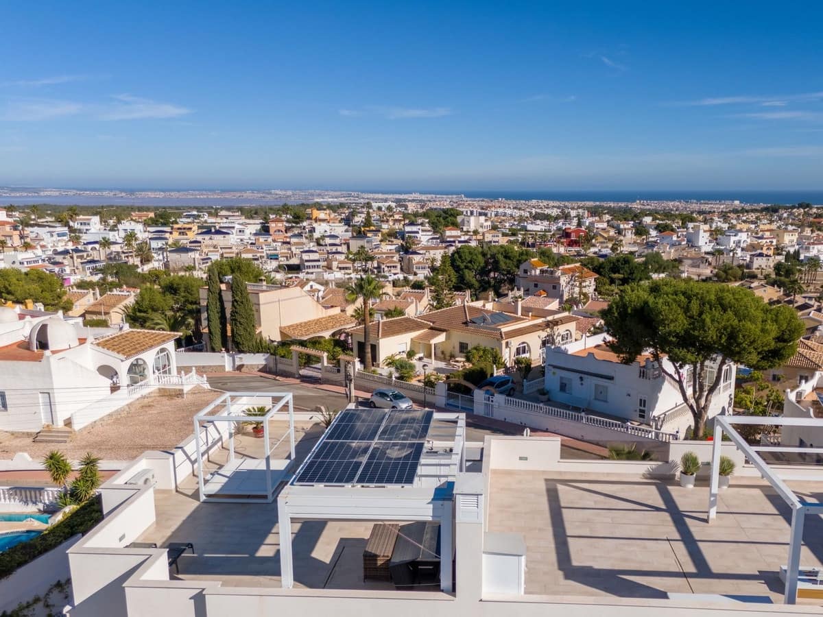 2 bedroom Apartment for sale in Villamartin with pool garage - € 299,500 (Ref: 8467872)