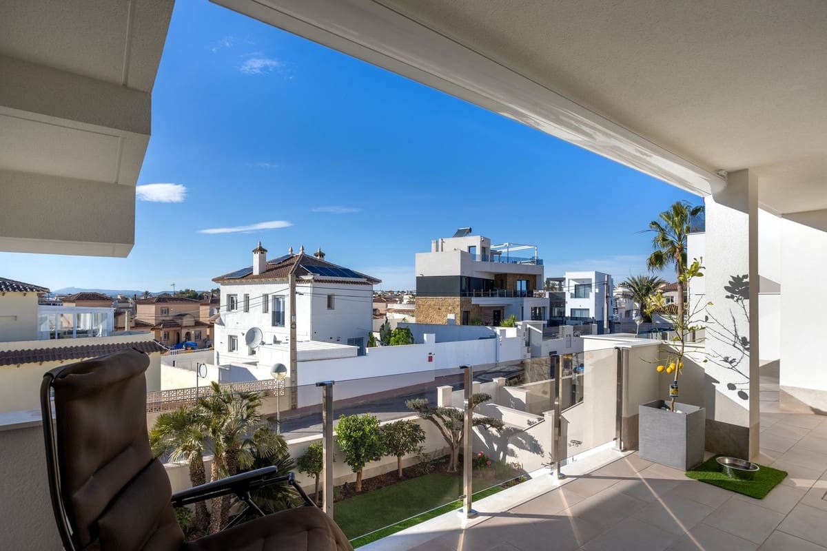 2 bedroom Apartment for sale in Villamartin with pool garage - € 299,500 (Ref: 8467872)