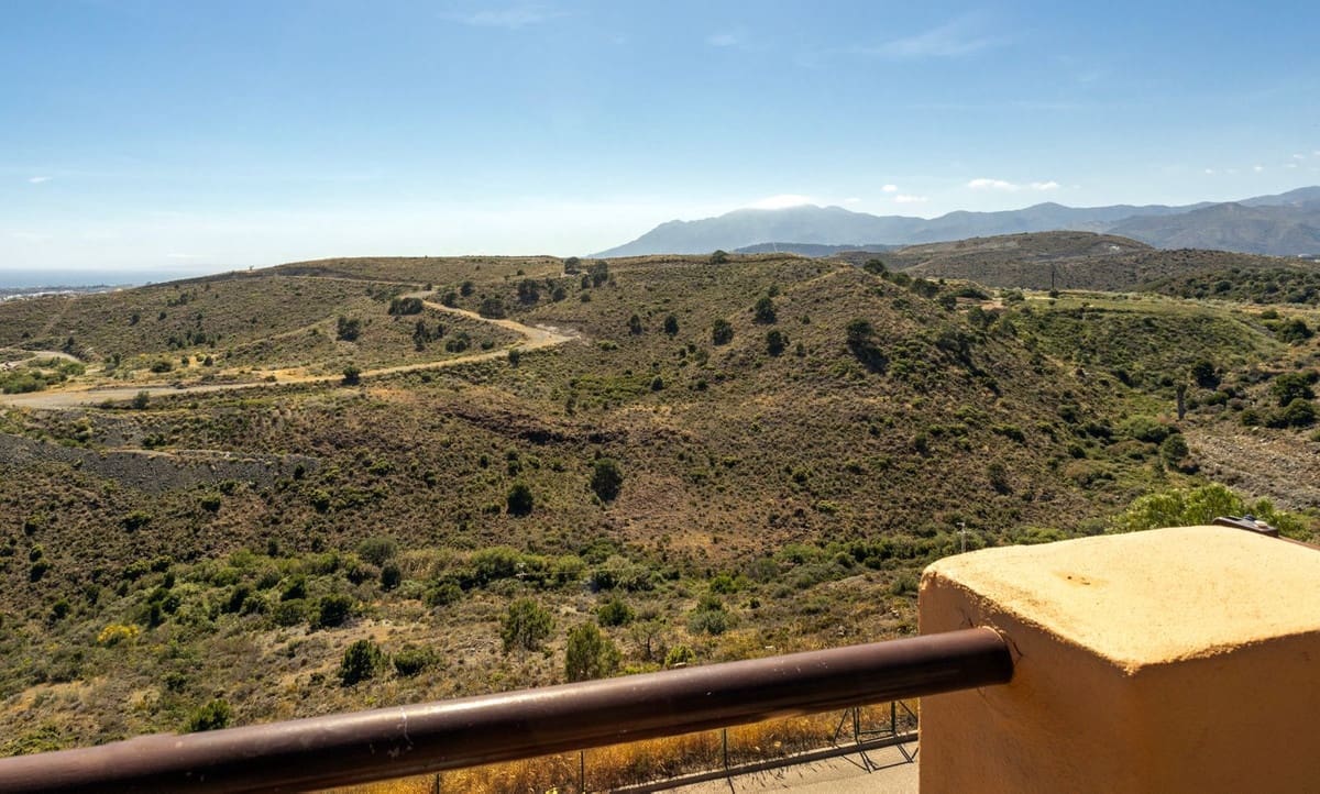 2 makuuhuone Huoneisto myytävänä paikassa El Paraiso mukana uima-altaan 
autotalli - 480 000 € (Ref: 8474085)