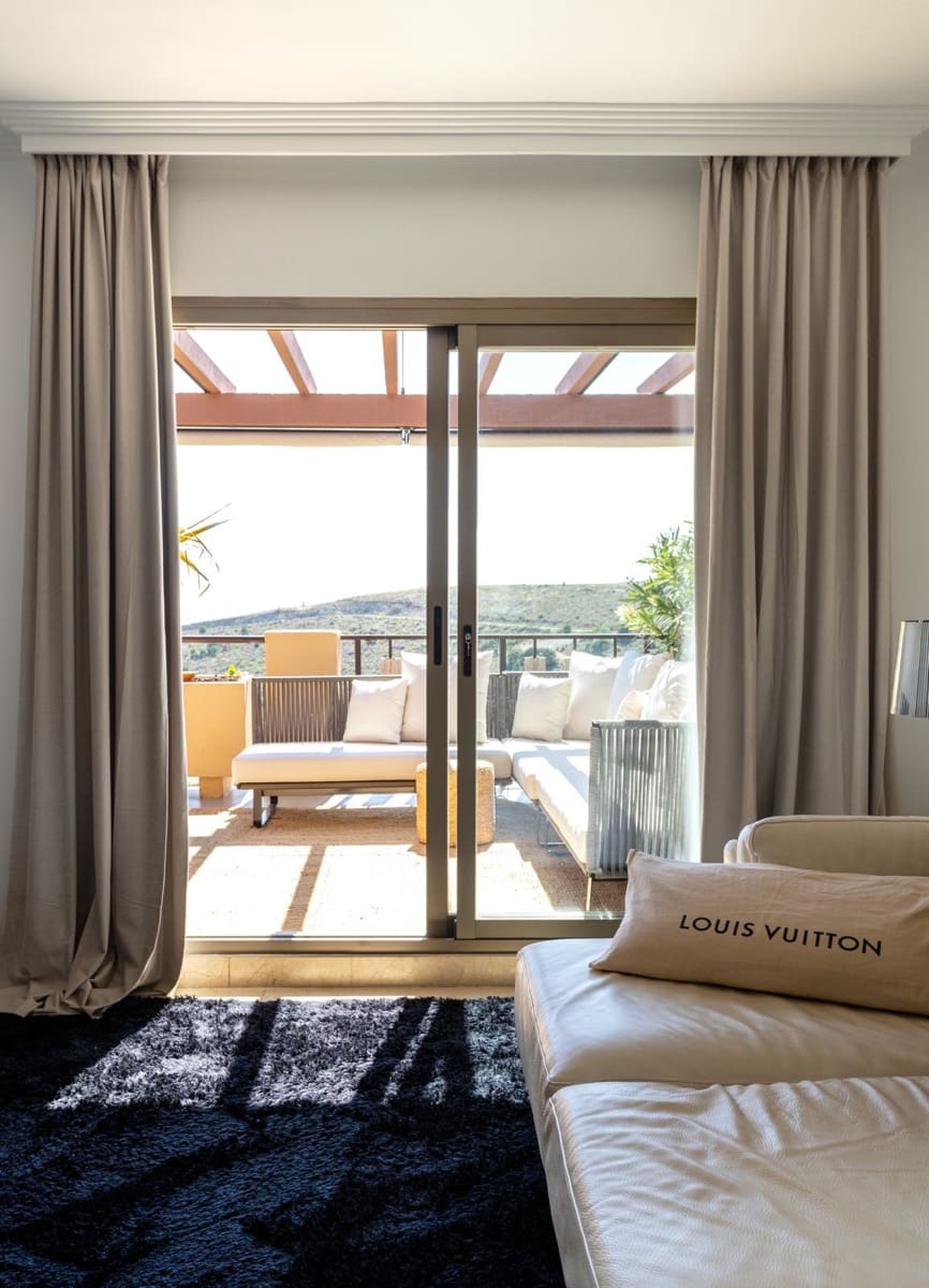 2 makuuhuone Huoneisto myytävänä paikassa El Paraiso mukana uima-altaan 
autotalli - 480 000 € (Ref: 8474085)