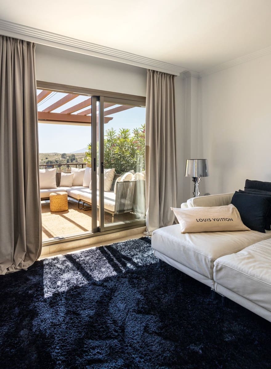 2 makuuhuone Huoneisto myytävänä paikassa El Paraiso mukana uima-altaan 
autotalli - 480 000 € (Ref: 8474085)