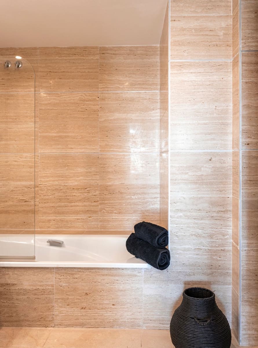 2 makuuhuone Huoneisto myytävänä paikassa El Paraiso mukana uima-altaan 
autotalli - 480 000 € (Ref: 8474085)