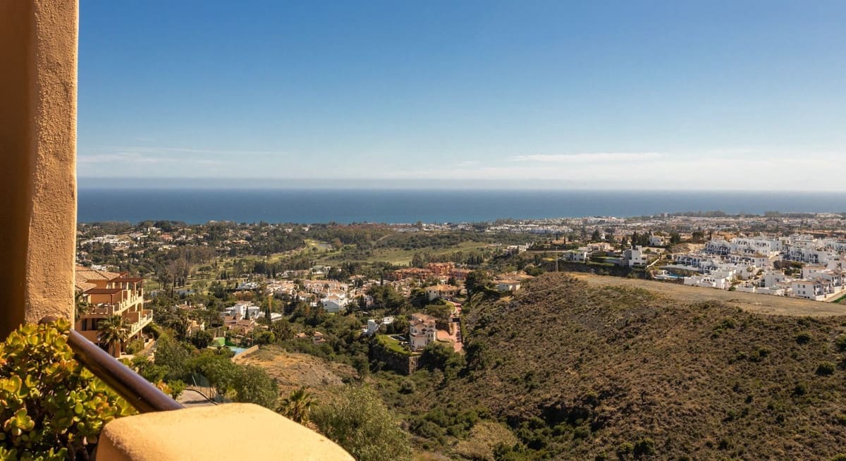 2 makuuhuone Huoneisto myytävänä paikassa El Paraiso mukana uima-altaan 
autotalli - 480 000 € (Ref: 8474085)