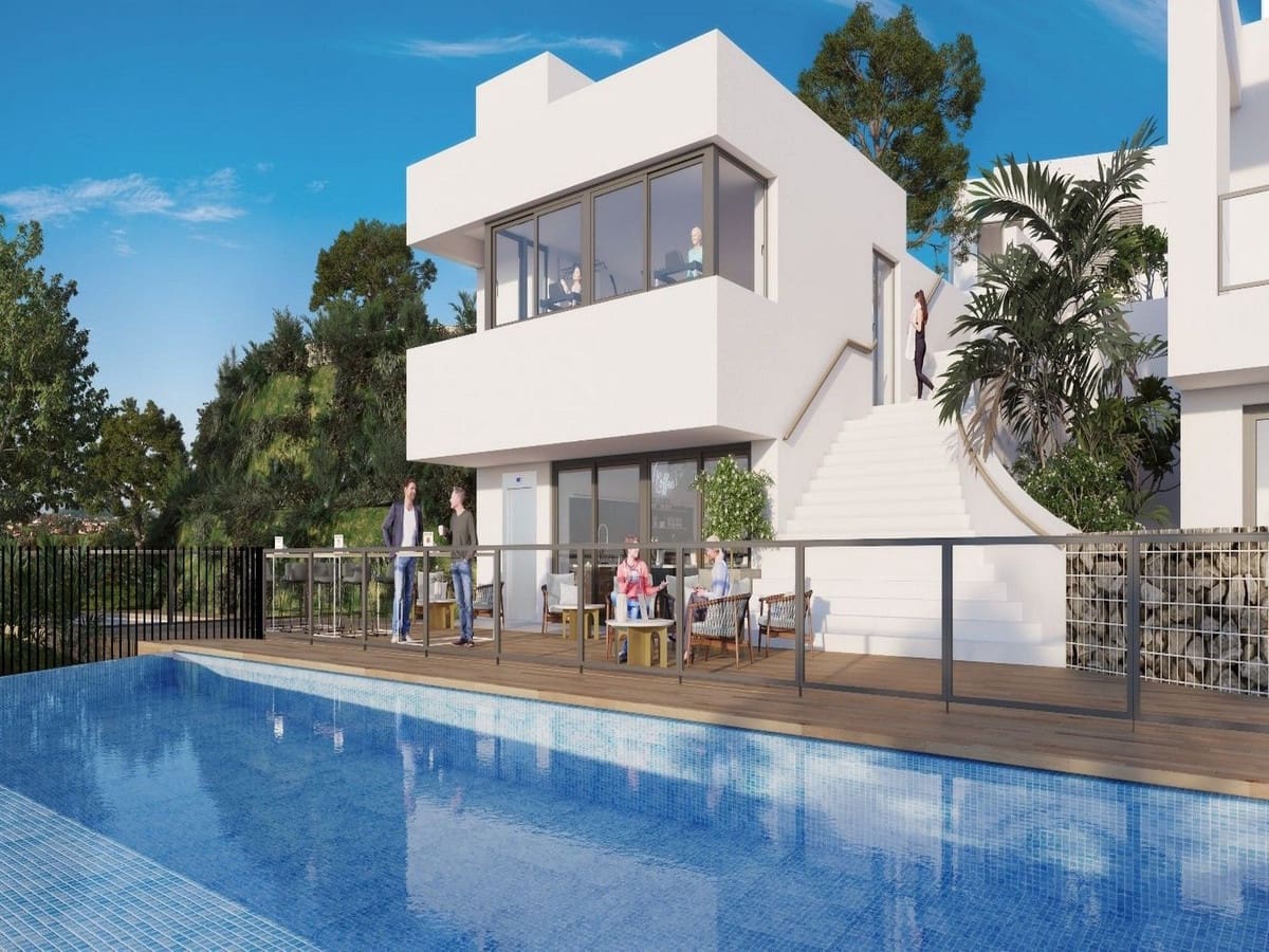3 soverom Kjedet enebolig til salgs i Mijas Costa med svømmebasseng garasje - € 421 000 (Ref: 8482048)