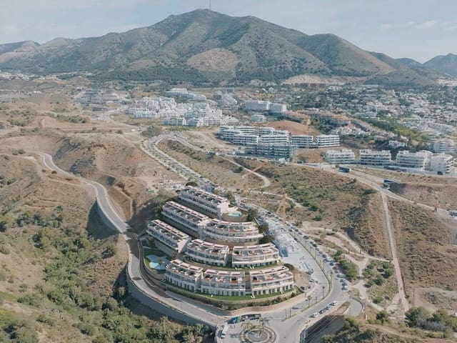 4 Zimmer Doppelhaus zu verkaufen in Fuengirola mit Pool Garage - 1.300.000 € (Ref: 8487779)