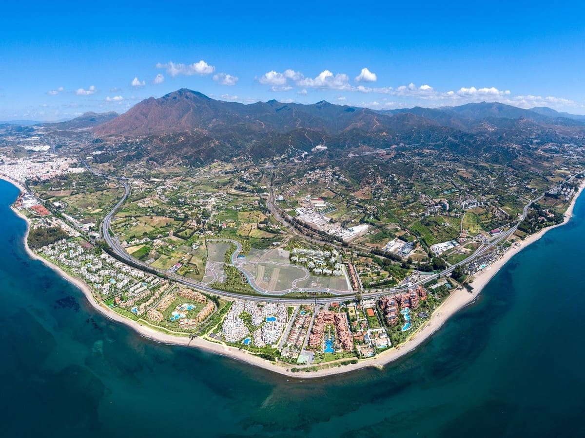 3 soveværelse Lejlighed til salg i Estepona med swimmingpool garage - € 895.000 (Ref: 8490894)