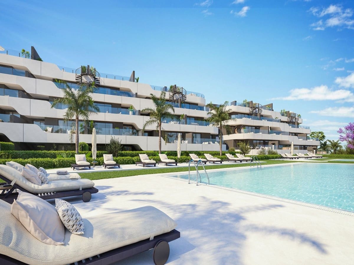 Apartamento de 3 habitaciones en Estepona en venta con piscina garaje - 599.000 € (Ref: 8493538)