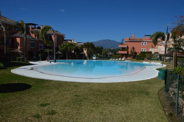 Apartamento de 2 habitaciones en Costalita, Estepona en venta con piscina - 530.000 € (Ref: 8504484)