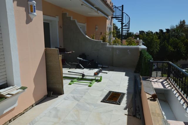Apartamento de 2 habitaciones en Costalita, Estepona en venta con piscina - 530.000 € (Ref: 8504484)
