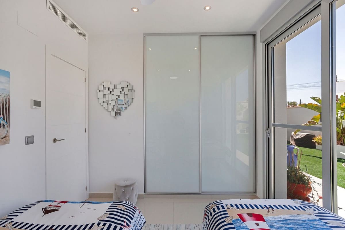 3 sovrum Villa till salu i El Chaparral med pool garage - 594 000 € (Ref: 8505701)