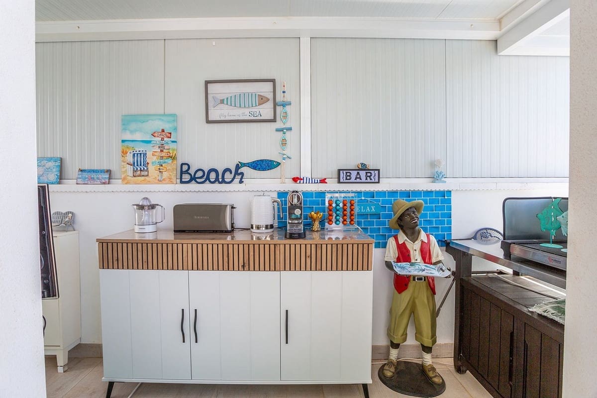 3 makuuhuone Huvila myytävänä paikassa El Chaparral mukana uima-altaan 
autotalli - 594 000 € (Ref: 8505701)