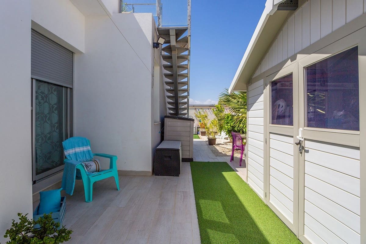 3 makuuhuone Huvila myytävänä paikassa El Chaparral mukana uima-altaan 
autotalli - 594 000 € (Ref: 8505701)