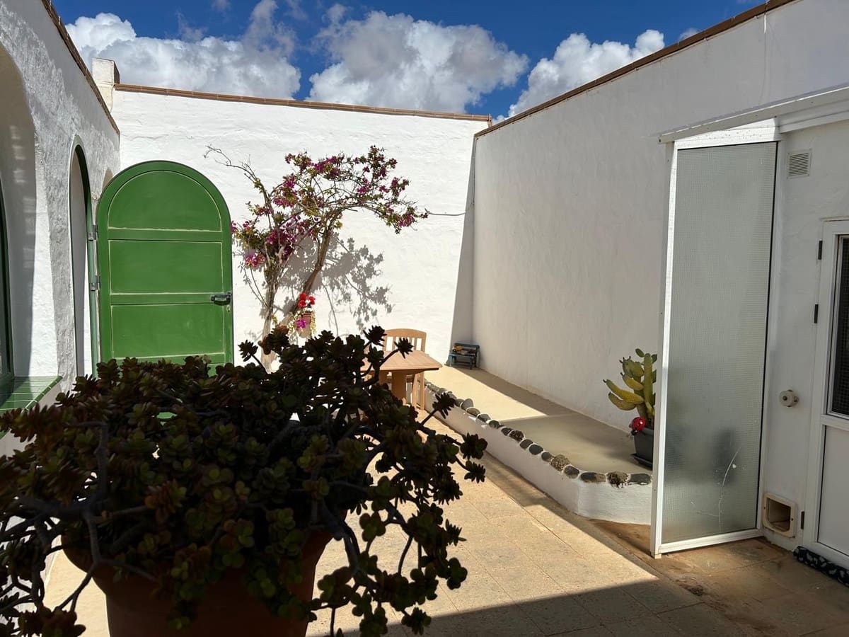 2 soverom Villa til salgs i Puerto del Rosario med garasje - € 360 000 (Ref: 8542265)