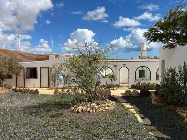 2 soveværelse Villa til salg i Los Estancos, Puerto del Rosario med garage - € 360.000 (Ref: 8542265)