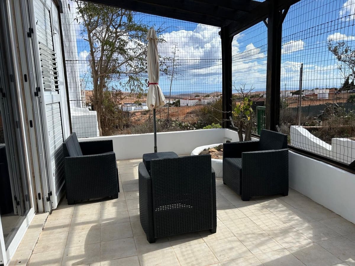 2 slaapkamer Villa te koop in Puerto del Rosario met garage - € 360.000 (Ref: 8542265)