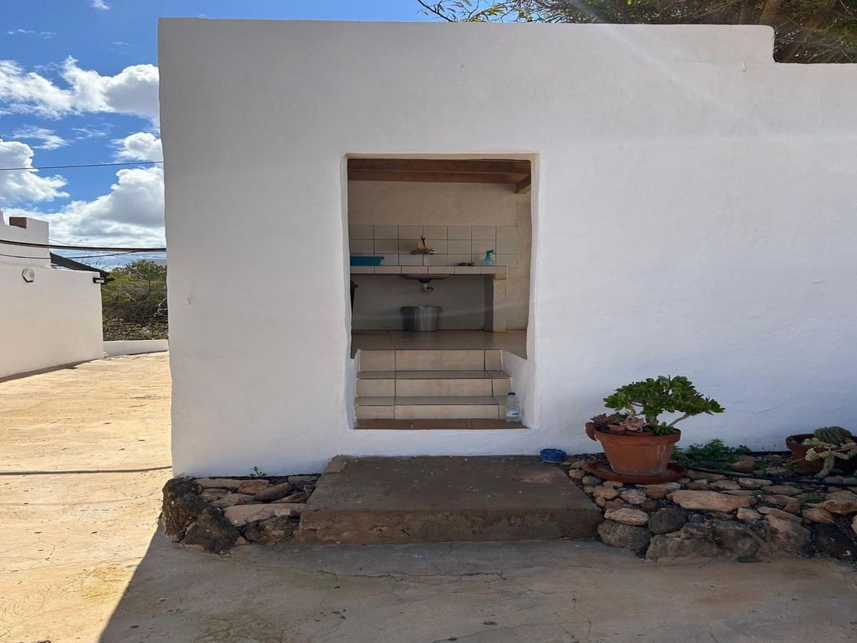 2 slaapkamer Villa te koop in Puerto del Rosario met garage - € 360.000 (Ref: 8542265)