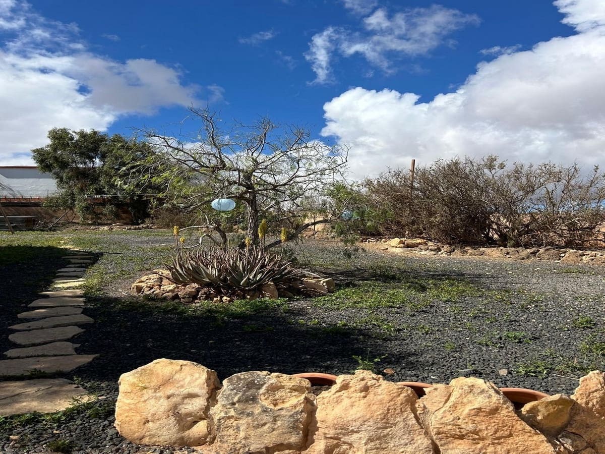 2 slaapkamer Villa te koop in Puerto del Rosario met garage - € 360.000 (Ref: 8542265)